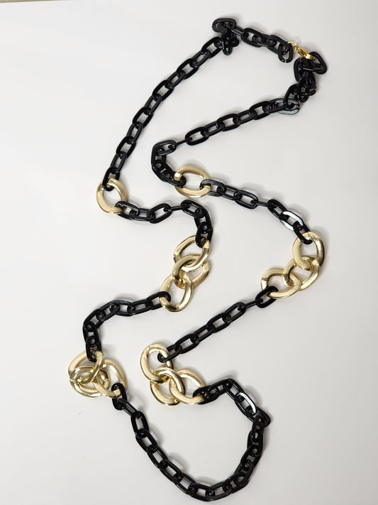 Collar largo negro y dorado