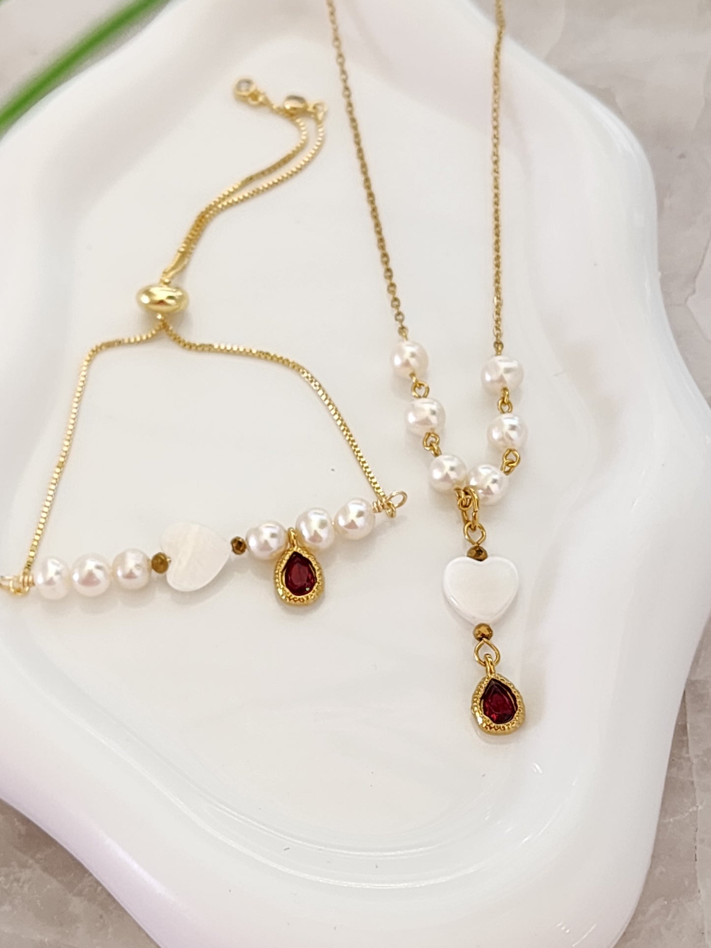 Set de collar y pulseras con color del mes