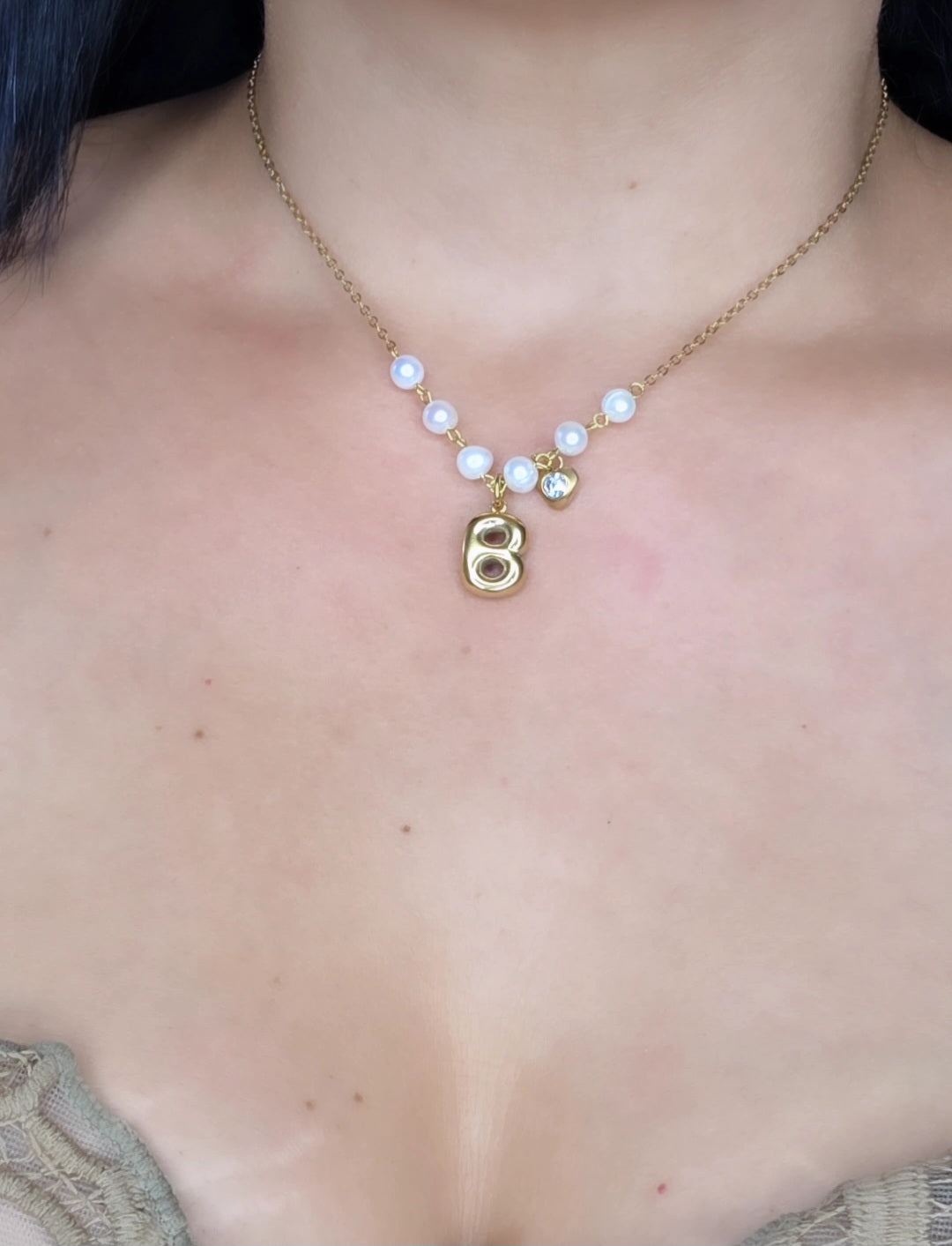 Collar con Inicial y Perla Cultivada en Stainless Steel